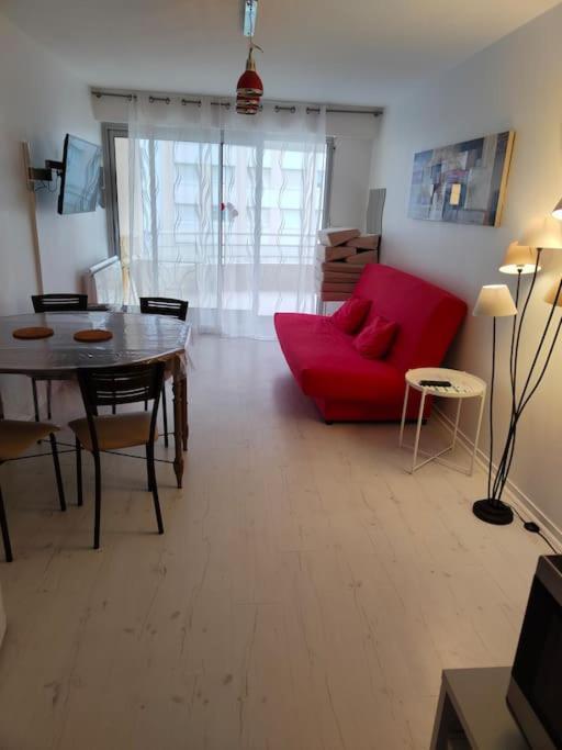 Appartement 2 Pieces Avec Une Grande Terrasse, 3 Etoiles, Wifi, Box Pour Vehicule Et Velos Les Sables-dʼOlonne Exterior foto